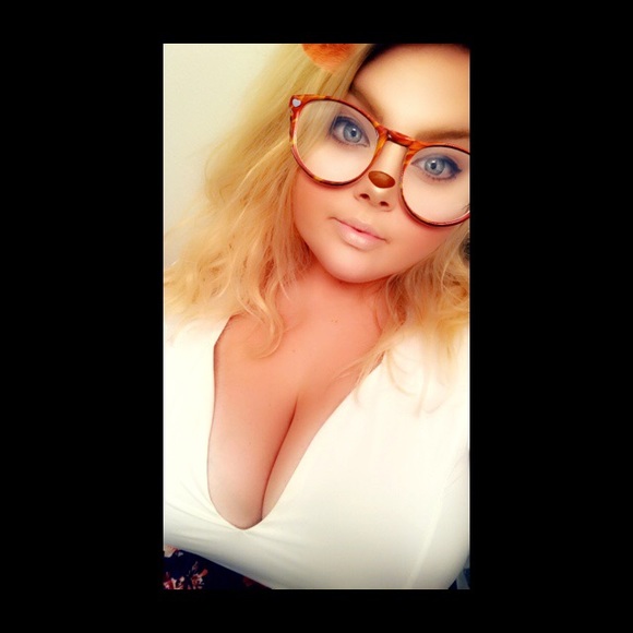 Meet your Posher, Haley - Picture 3 of 3